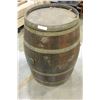 Image 1 : ANTIQUE AMERICAN OAK BARRELL