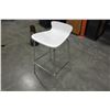 Image 2 : WHITE AND CHROME BAR STOOL