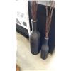 Image 2 : 2 DECORATIVE VASES AND STICKS