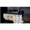 Image 3 : WHITE SPEEDYLOCK 1300DE DIFFERENTIAL FEED SERGER