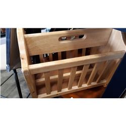 MAPLE MAGAZINE RACK