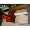 Image 1 : BOX OF HOUSEHOLD DECOR