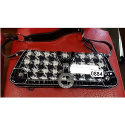 BLACK GUESS PURSE