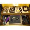 Image 2 : 1 GOLD BOX OF MISC WATCHES