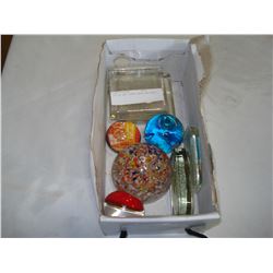 LOT OF ART GLASS PAPER WEIGHTS