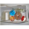 Image 2 : LOT OF ART GLASS PAPER WEIGHTS