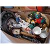 Image 2 : BOX OF ESTATE COLLECTIBLES