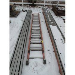 Fiberglass extension ladder