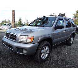L2 --  2001 Nissan Pathfinder LE , Silver , 275233  KM's