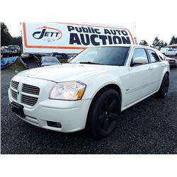 I1 --  2005 DODGE MAGNUM R/T  , White , 157106  KM's