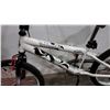 Image 2 : WHITE 2 HOP BMX