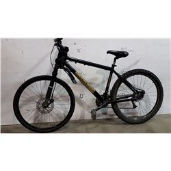 BLACK CANNONDALE BIKE