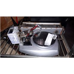 2 HANGING SCALES AND ELECTRIC SCALE