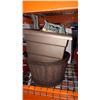 Image 3 : LOT OF OUTDOOR PLANTERS