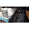 Image 2 : WHITE PET CARRIER AND PET BAG