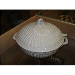 SOUP TUREEN WITH LID AND LADLE, MADE IN ITALY