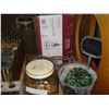 Image 2 : SHELF LOT OF VINTAGE DECOR
