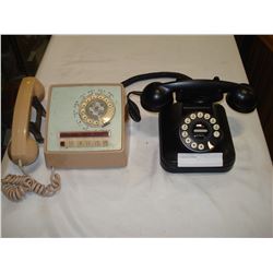 2 RETRO PHONES