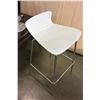 Image 1 : WHITE AND CHROME BAR STOOL