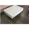 Image 1 : WHITE LAQUER LIFT TOP CHROME BASE COFFEE TABLE