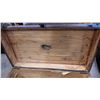 Image 3 : LARGE VINTAGE TRUNK
