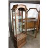 Image 3 : ORIGINAL HESPELER ILLUMINATED 6FT DISPLAY CASE W/ DRAWERS