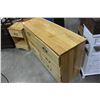 Image 2 : 6 DRAWER MAPLE DRESSER AND 1 DRAWER NIGHTSTAND
