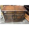 Image 1 : OAK FLIP TOP SERVER W/ HOT PADS