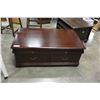 Image 2 : 2 DRAWER ROLLING MAHOGANY FINISH COFFEE TABLE
