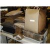 Image 1 : 2 COMFORTERS KINGSIZE AND PILLOWS