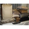 Image 2 : 2 COMFORTERS KINGSIZE AND PILLOWS