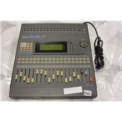 YAMAHA PROMIX O1 MIXER