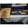 Image 2 : CARNIVAL GLASS, FIGURES, COLLECTIBLES, AND JEWELRY BOX