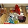 Image 2 : 2 TRAYS OF ART GLASS, VASES, AND GLASSES