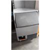 Image 2 : COMMERCIAL SCOTSMAN ICE MAKER