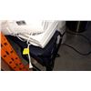 Image 3 : OIL HEATER AND 2 FANS W/ COOLER SEAT