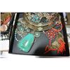 Image 2 : 2 TRAYS OF NECKLACES