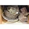 Image 2 : SHELF LOT OF ESTATE BASKETS