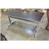 Image 3 : LARGE MODERN DESK