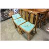Image 2 : 3 OAK CHAIRS
