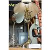 Image 2 : 2 TABLE LAMPS AND MICROSCOPE