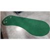 Image 1 : 9 FOOT LONG INDOOR/OUTDOOR PRACTICE PUTTING GREEN AND GOLF BALLS