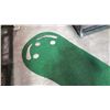 Image 2 : 9 FOOT LONG INDOOR/OUTDOOR PRACTICE PUTTING GREEN AND GOLF BALLS