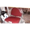 Image 2 : 7 STACKING CHAIRS