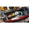 Image 2 : 3 SHOP LIGHT AND HUSKY TOOL BAG WITH CONTENTS