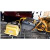 Image 3 : 3 SHOP LIGHT AND HUSKY TOOL BAG WITH CONTENTS