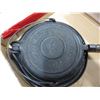 Image 2 : VINTAGE WAFFLE MAKER CAST IRON AND OTHER CAST IRON PANS