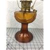 Image 2 : MODEL 23 ALADDIN AMBER LINCOLN DRAPE COAL OIL LAMP