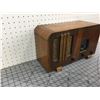 Image 2 : RCA WOODEN TUBE RADIO