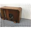 Image 3 : RCA WOODEN TUBE RADIO